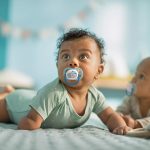 AVENT SUCETTE ORTHO 0-6M BOY ELEP/PENG SCF080/05